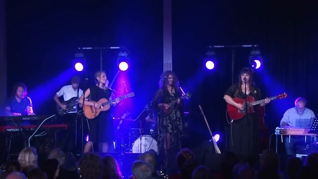Wildflowers (Dolly Parton) performed by Melissa Fraser, Raychel Stone & Sue Ray- WILDFLOWERS show. смотреть онлайн