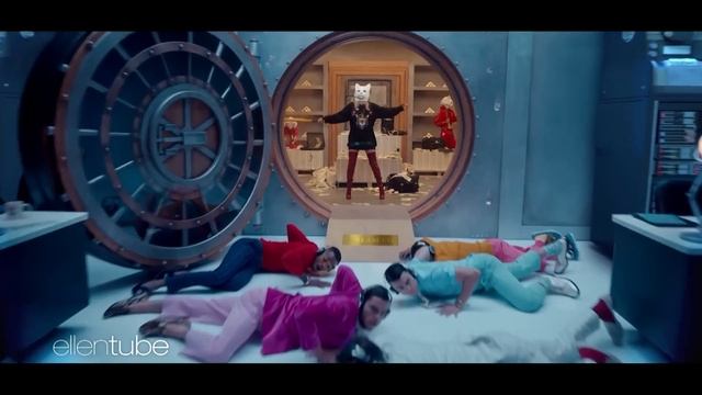 First Look! Ellen Scores Deleted Scenes from Taylor Swift's 'Look What You Made Me Do' смотреть онлайн