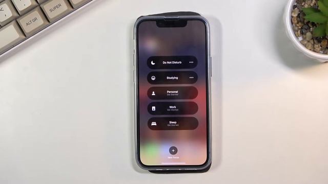 How to Activate DND Mode on iPhone 13 mini – Block Sounds & Vibrations смотреть онлайн