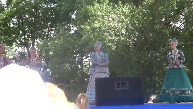 Ансамбль Берёзка - "Танец с платком" (Коломенское, фестиваль Л.Г.Зыкиной - 12.06.13) смотреть онлайн