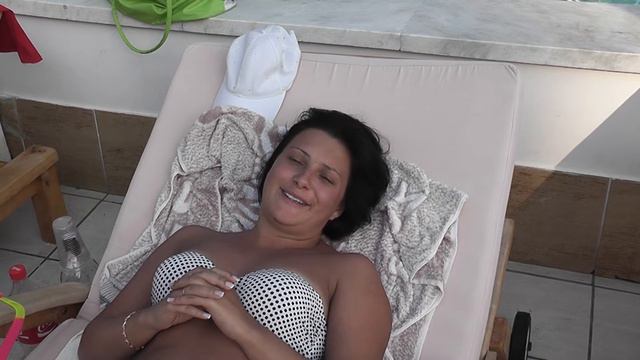 Ялта-Интурист. Лежу и балдею в бассейне смотреть онлайн