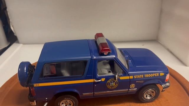New York State Police Ford Bronco Off-Road Interceptor 4x4 By Greenlight 1/18 scale Diecast SUV смотреть онлайн