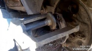 Москвич 2141, замена ступичного подшипника и тормозных колодок задней подвески. Часть 1-я