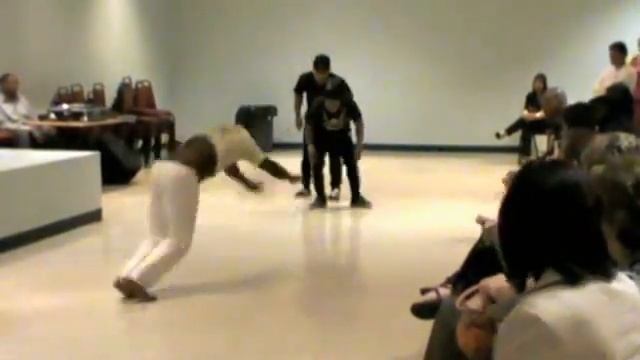 Break Dancers VS Capoeira Dancers @ Centro Orensano 2012 смотреть онлайн