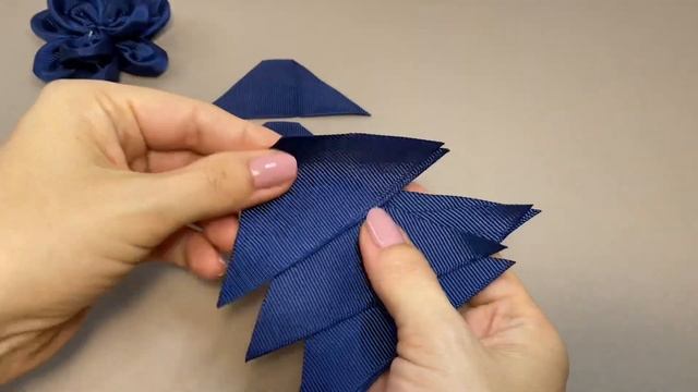 Бантики В ШКОЛУ из репсовых лент Цветы из лент своими руками смотреть онлайн