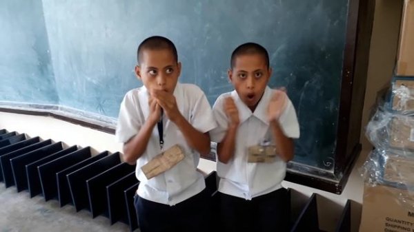 Beat Boxing Twins || ViralHog