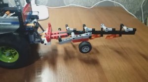 Трактор из лего техник с косилкой и плугом