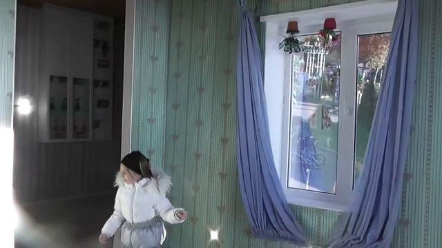 Дом ВВЕРХ ДНОМ() ХОДИМ ПО ПОТОЛКУ смотреть онлайн