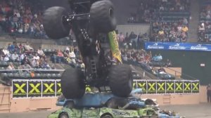 Шоу автомобилей монстров в Олимпийском!