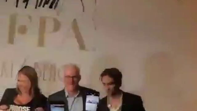 Фотоколл Роберта на вечеринке HFPA в Каннах 2 смотреть онлайн