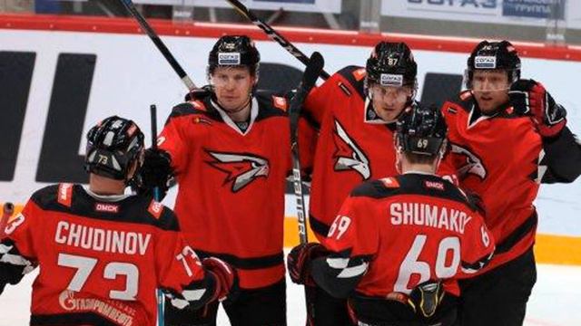 «Авангард» продлил контракт с голкипером Бобковым