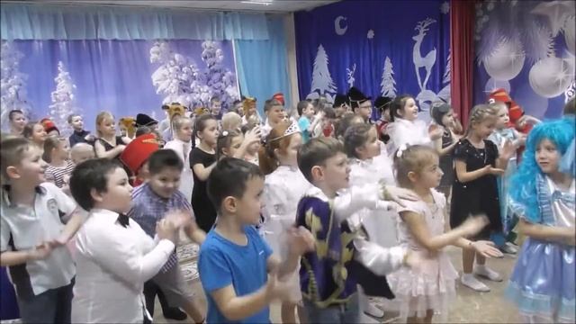 Игра на ускорение «Лепим, лепим ком большой». Ведущая - Юданова Ангелина. Мы танцуем, мы играем. смотреть онлайн