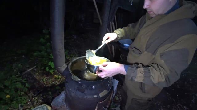 На ночку с женой в лесную избушку | Сходили в баньку | Приготовили картофель по-охотничьи смотреть онлайн