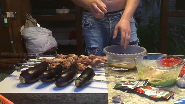 Размороженный шашлык, салат соус с авокадо смотреть онлайн