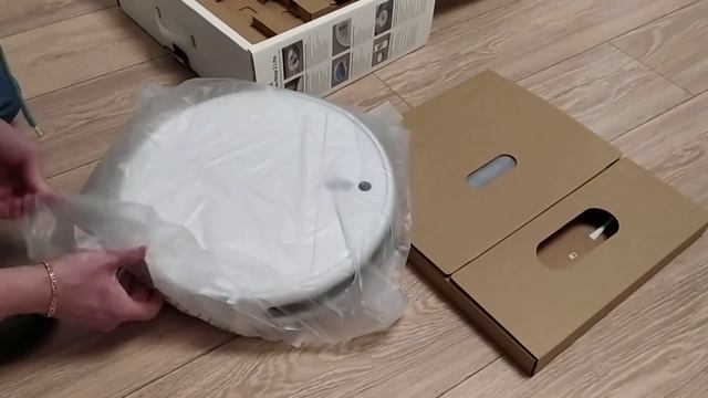 Распаковка — Робот-пылесос Xiaomi Mi Robot Vacuum-Mop 2 Lite MJSTL смотреть онлайн