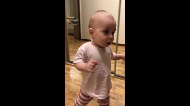 Нас не догонят! Ребенок бегает в 9 месяцев. смотреть онлайн