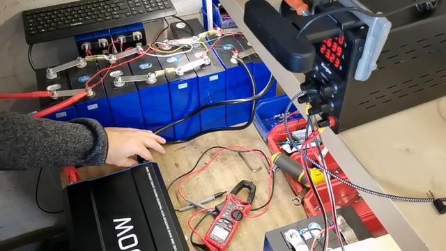 Renogy Wechselrichter 3000W (3kW) 12V mit Netzvorrangschaltung смотреть онлайн