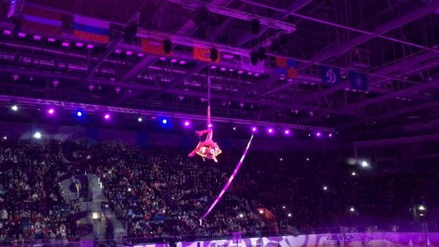 Воздушное кольцо на коньках. Тренер студии Dance and Circus Project смотреть онлайн