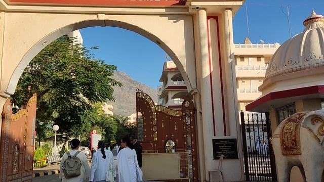 Школа Раджа Йоги. Шантиван смотреть онлайн