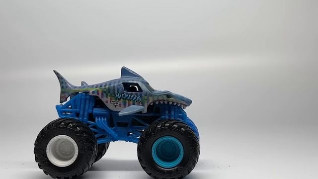 SPIN MASTER MONSTER JAM SERIES 29 | 1:64 SCALE смотреть онлайн
