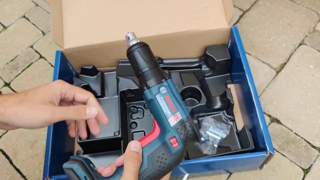 Unpacking / unboxing cordless drywall screwdriver Bosch GSR 18V-EC TE 06019C8003 смотреть онлайн