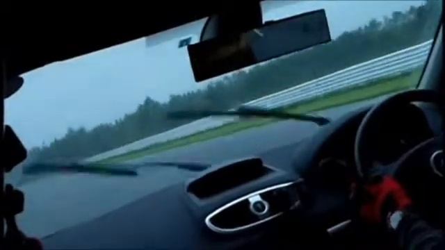 Renault Clio 3 1.6／ルノー・ルーテシア「ノーチラス号（The Noir-tilus）」2013SPEC 紹介動画 смотреть онлайн