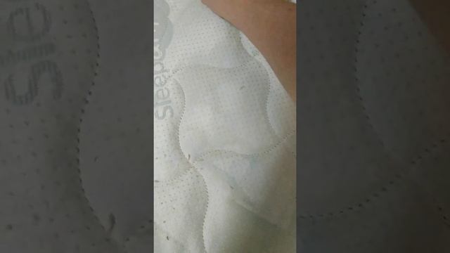 Чистка матраса от наклейки при помощи губки Инволвер смотреть онлайн