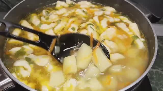 СУП С КЛЁЦКАМИ.Такой бабушка в СССР готовила очень часта,вкусненько и быстро. (720p).mp4