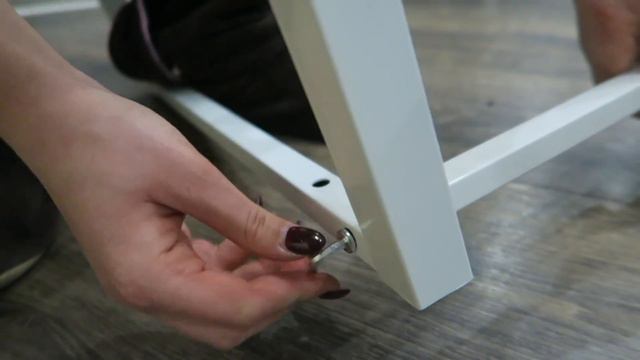 БЛОНДИНКА СОБИРАЕТ СТОЛ 😂