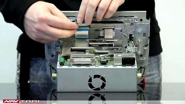 Maybach Apple CarPlay - How To Add Apple CarPlay Mercedes Maybach 2003-2012 NavTool Video Interface