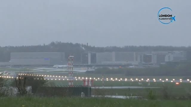 Zurich Airport LIVE - The Zurich Swiss Tour - LPS On TOUR! - Day 2 - Thurs 13th April - Sunset Show смотреть онлайн