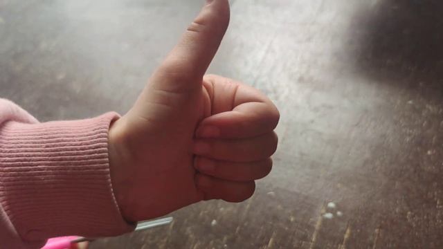 Как сделать стол,стул,книгу и карандаши (ручки) из КАРТОНА без КЛЕЯ!!! смотреть онлайн