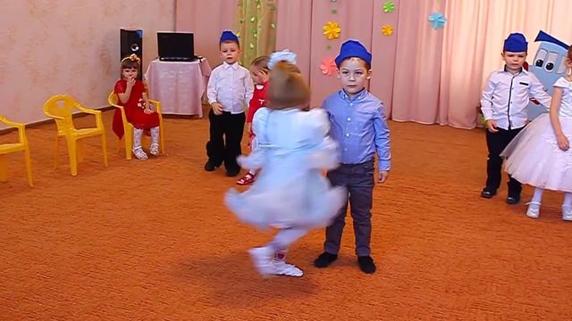 Утренник к 8 Марта, первый вальс смотреть онлайн