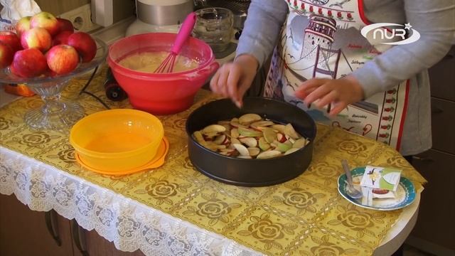 Яблочный пирог «Шарлотка» | Быстро, вкусно и полезно! смотреть онлайн