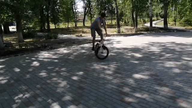 САМЫЕ ЛЁГКИЕ ТРЮКИ НА BMX 2 смотреть онлайн
