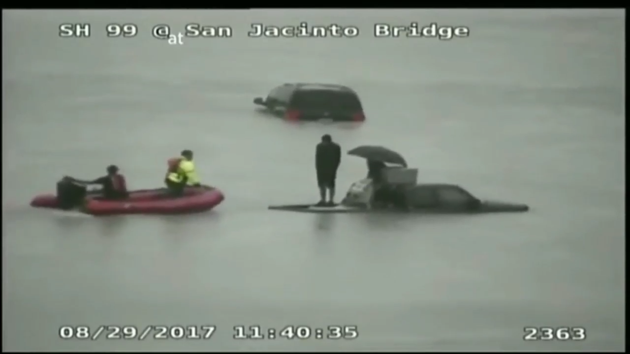 Спасение застрявших в наводнении смотреть онлайн