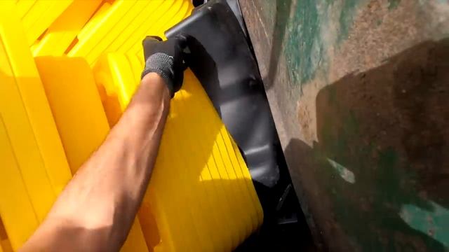 Dumpster Diving- I Found 58 Apple iPhones in the Trash! смотреть онлайн
