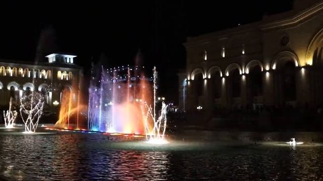 Танцующий фонтан в Ереване. 28.09.17. смотреть онлайн