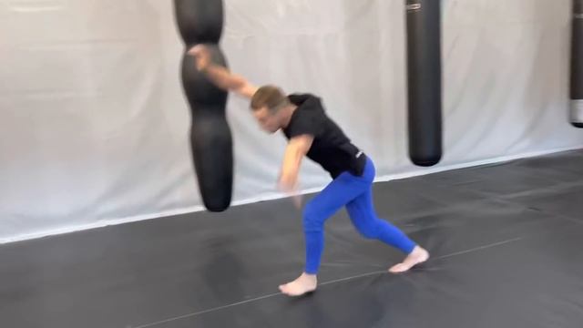 ВОРКАУТЕР Делает Очень СЛОЖНОЕ САЛЬТО!Двойное ЗАДНЕЕ на Плоскости . смотреть онлайн