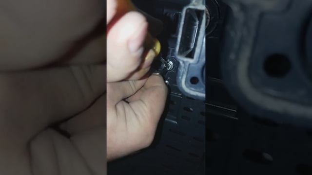 Как открутить болт с внутренним шестигранником без подходящего ключа смотреть онлайн