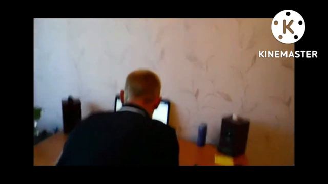 Максим идёт за хлебом. Маленький фильм смотреть онлайн