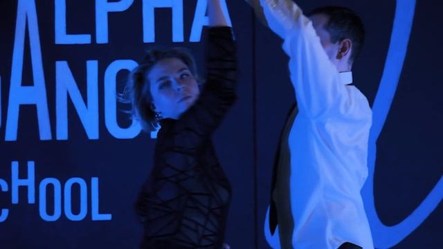 Парный танец хастл от тренеров студии Alpha Dance в Москве смотреть онлайн