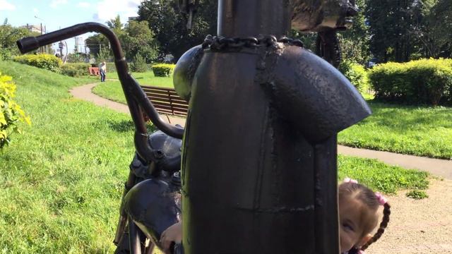 Москва. Сквер «Знаки Зодиака». Символ фигуры - Козерог(22 декабря по 20 января). смотреть онлайн