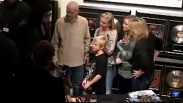 Gene Simmons at ROCK STAR gallery смотреть онлайн