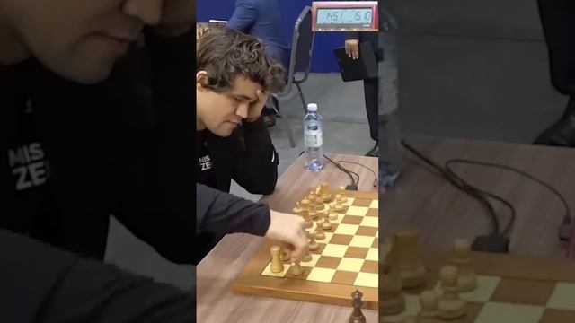 Карлсен не делает ход 20 секунд! #шахматы смотреть онлайн