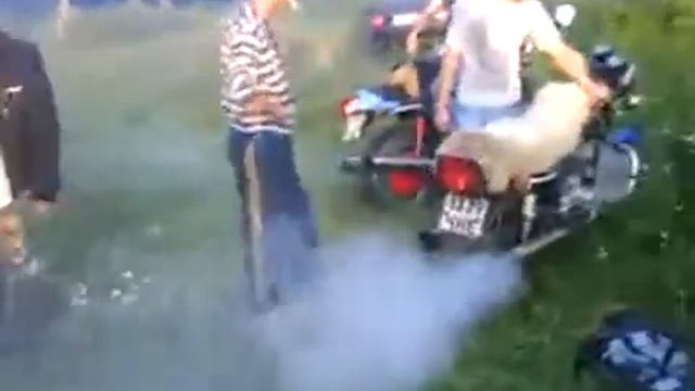 Чей мотоцикл громче смотреть онлайн