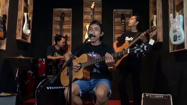 Bass akustik cort AB 850F gitar akustik Fender drum visioneer