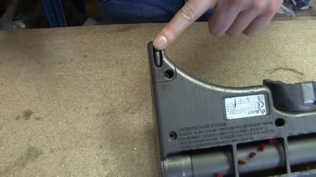 How to Replace the Belt on a Dyson DC25 Vacuum Cleaner смотреть онлайн