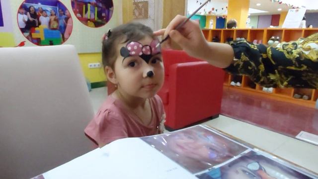Софья стала МИННИ МАУСОМ Аквагрим для детей!!! Sofya MINNIE MOUSE face painting for kids!!! смотреть онлайн