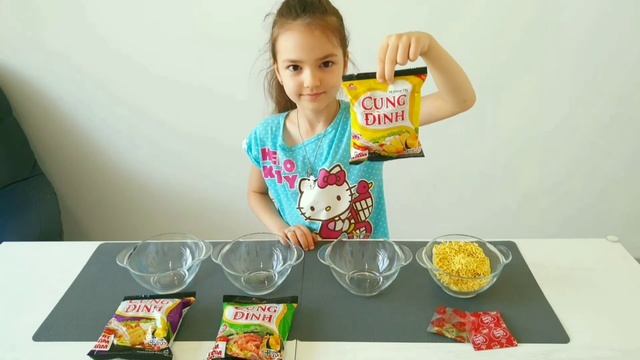 Обзор вьетнамской лапши быстрого приготовления Cung Dinh смотреть онлайн